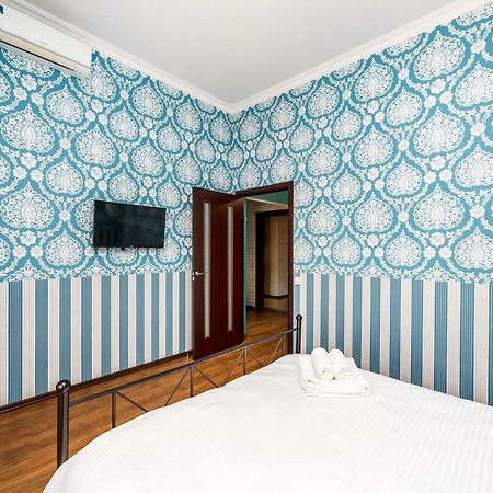 Stylish Apartment With A Balcony Overlooking The Park Odessa Exterior foto