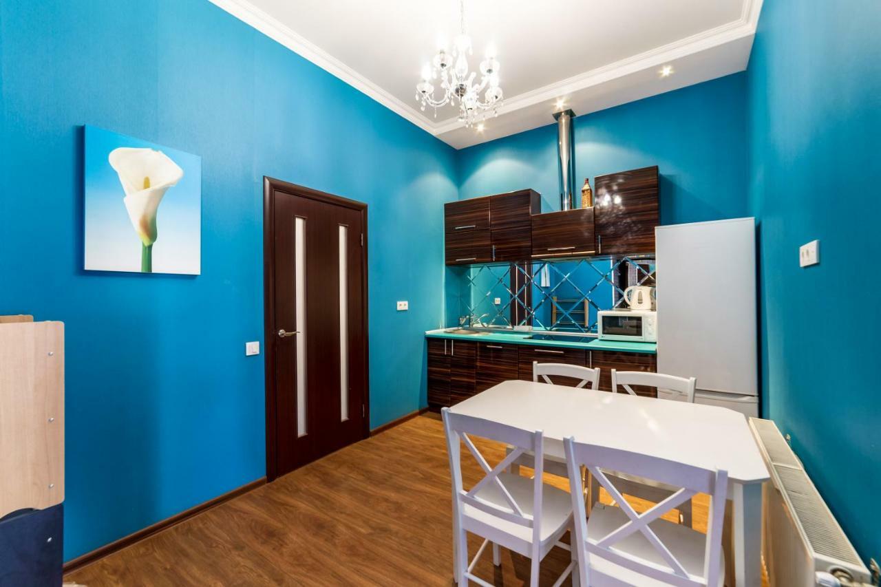 Stylish Apartment With A Balcony Overlooking The Park Odessa Exterior foto