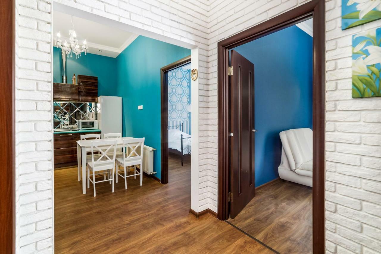 Stylish Apartment With A Balcony Overlooking The Park Odessa Exterior foto