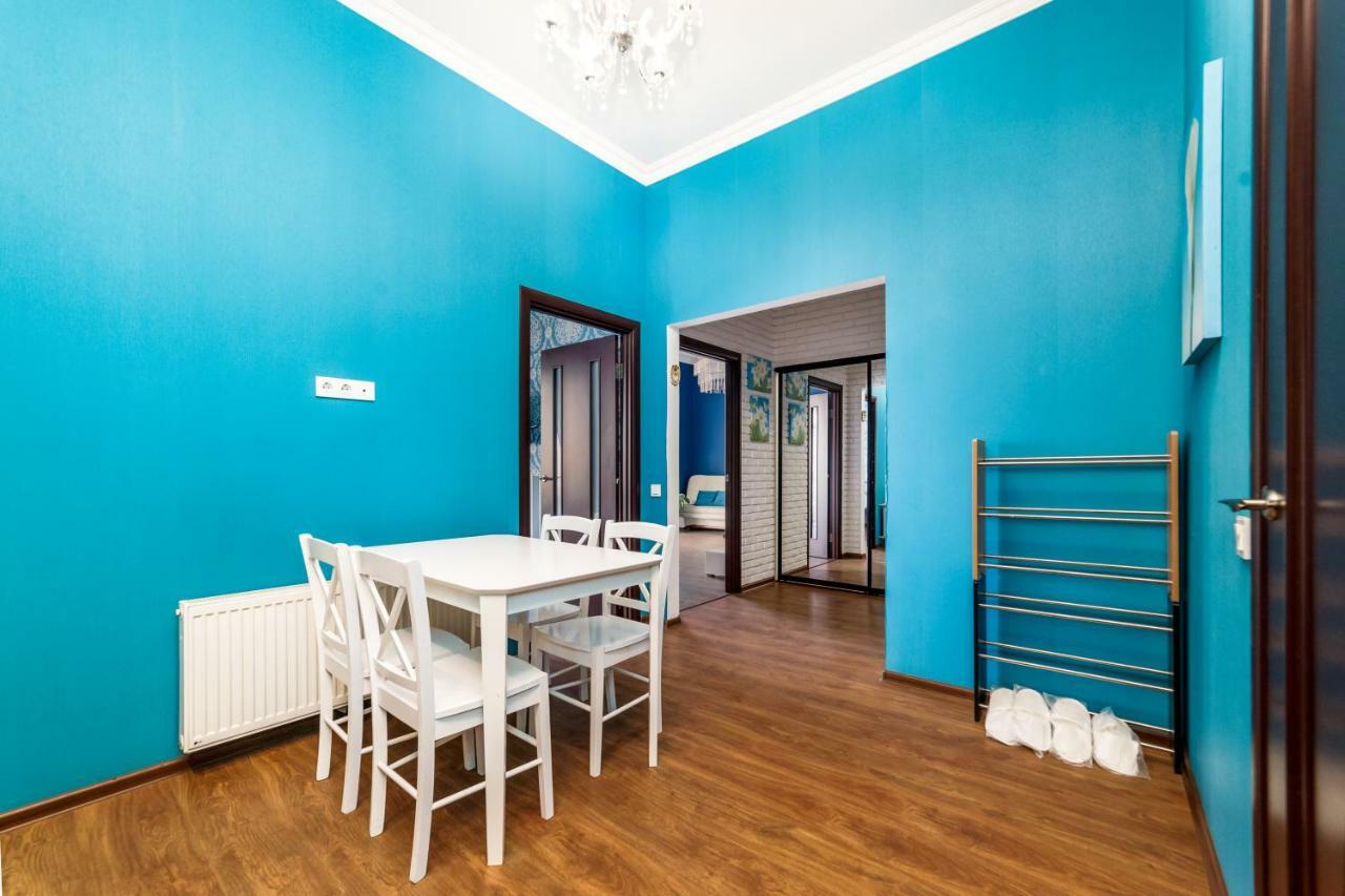 Stylish Apartment With A Balcony Overlooking The Park Odessa Exterior foto