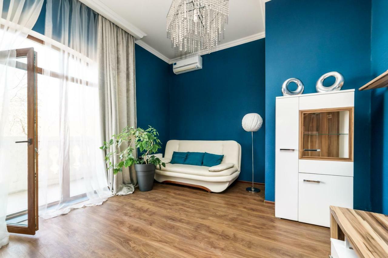 Stylish Apartment With A Balcony Overlooking The Park Odessa Exterior foto