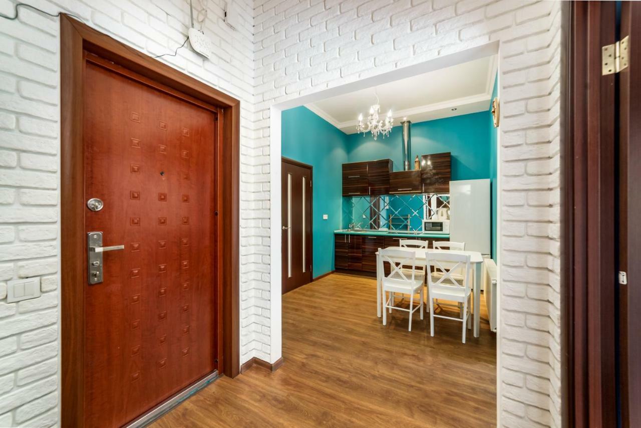 Stylish Apartment With A Balcony Overlooking The Park Odessa Exterior foto