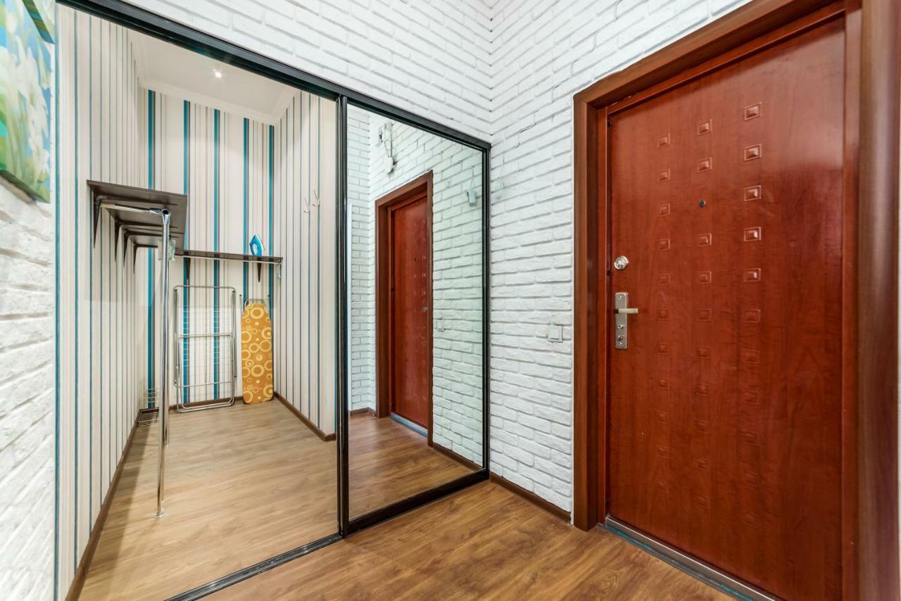 Stylish Apartment With A Balcony Overlooking The Park Odessa Exterior foto