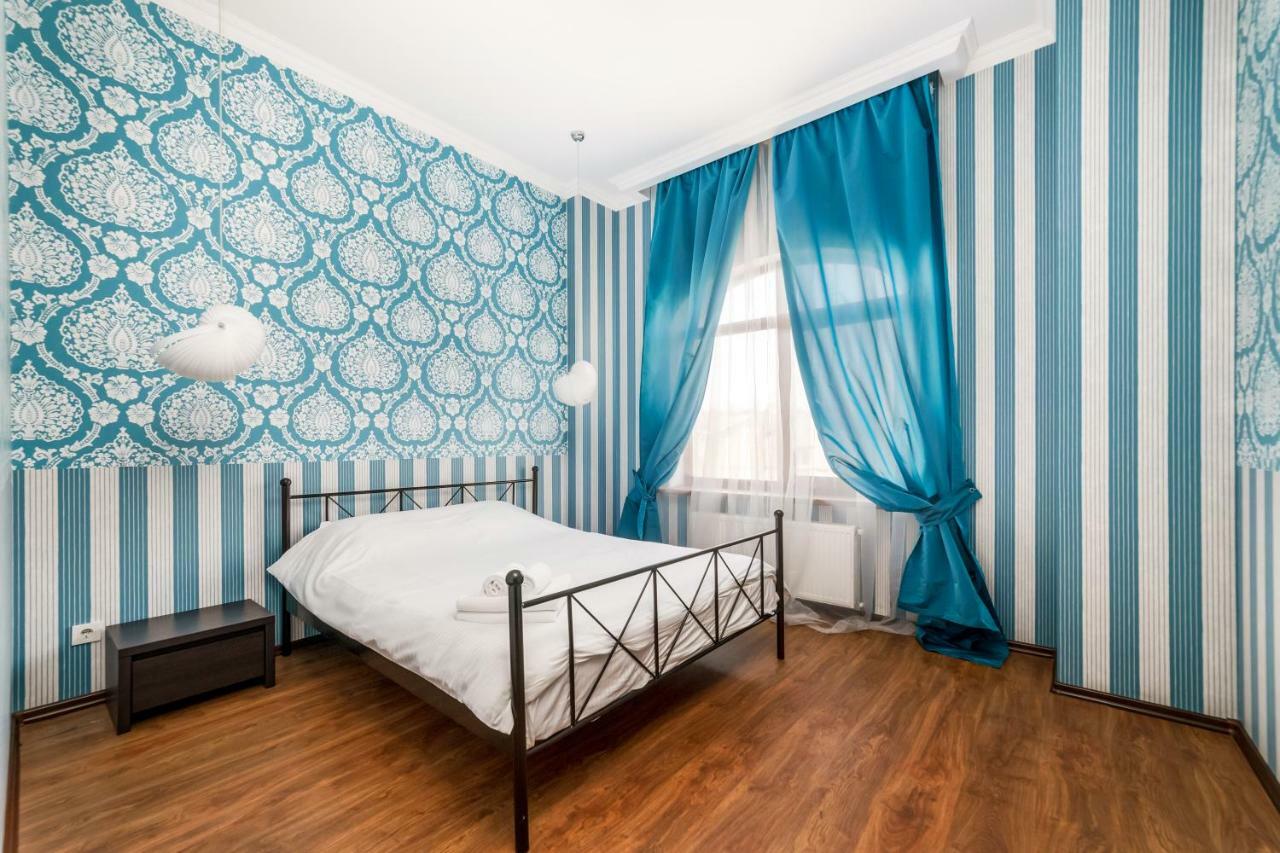 Stylish Apartment With A Balcony Overlooking The Park Odessa Exterior foto